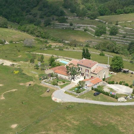 Le Mas de la Chadeniere Villeneuve-de-Berg Chambre photo