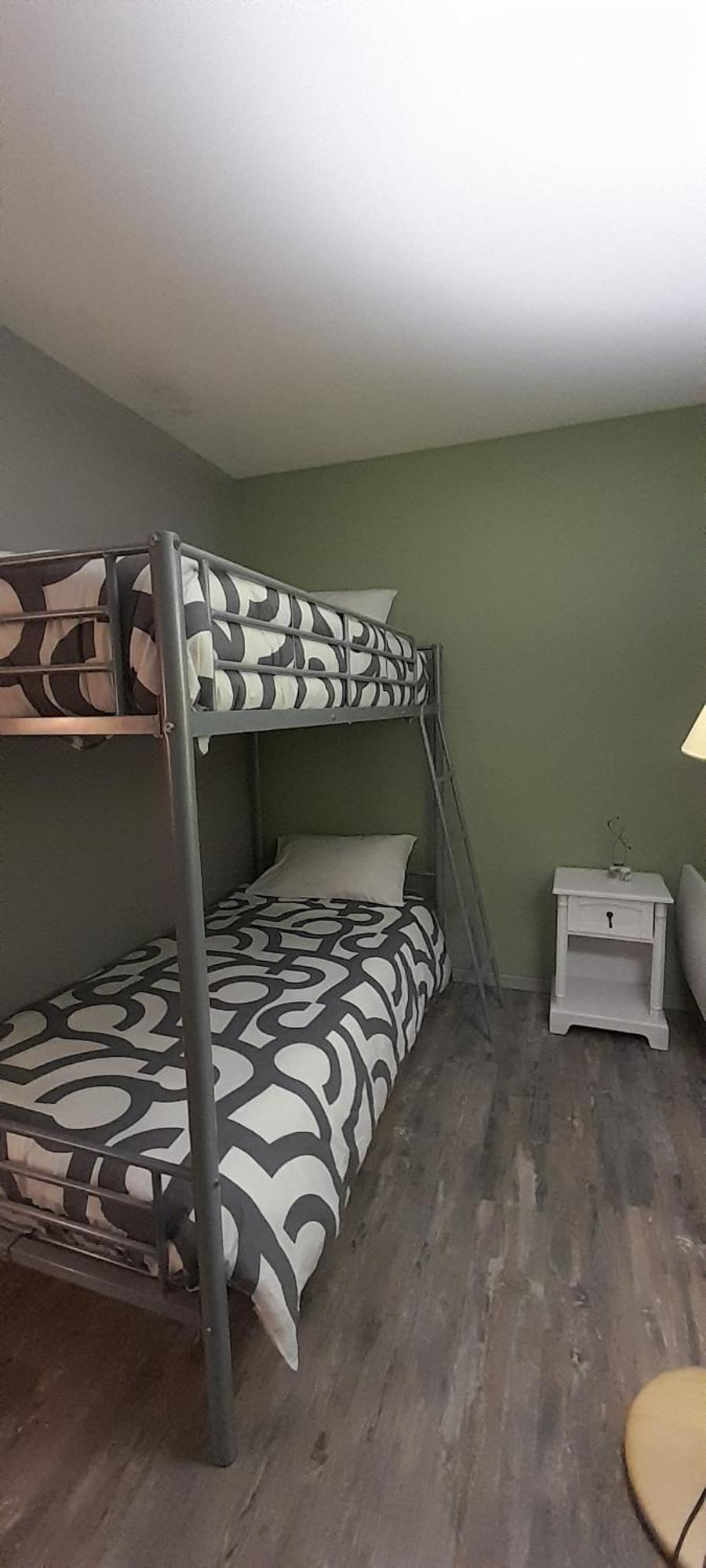 Le Mas de la Chadeniere Villeneuve-de-Berg Chambre photo